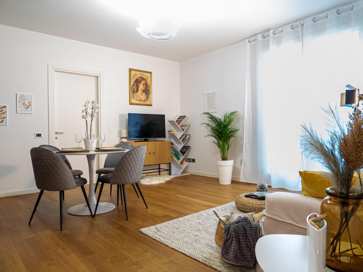 Maison Blanche: Appartamento Elegante Con Parcheggio Privato Мантова Екстериор снимка