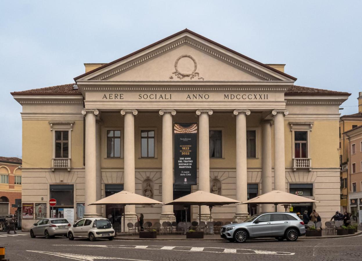 Maison Blanche: Appartamento Elegante Con Parcheggio Privato Мантова Екстериор снимка